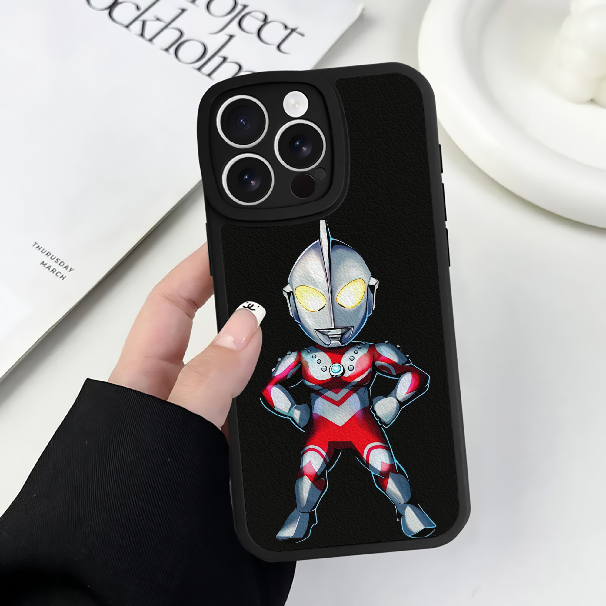 （画像用） ウルトラマン Ultraman 【iPhone 16シリーズ対応】シリコンスマホケース（レザー調） 材質：シリコン